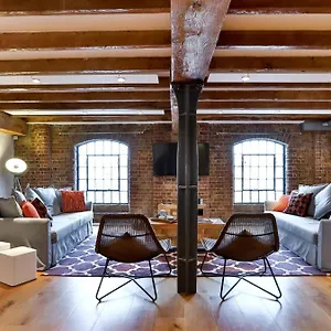 Wild Roses Serviced - Excel Warehouse 1 Apartment